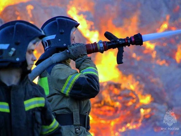 Пожарники спасли десятилетнего ребенка при пожаре в Луганске