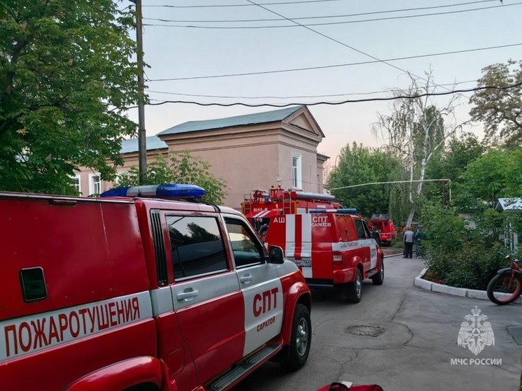 В Саратове вспыхнул склад на территории городской больницы №2