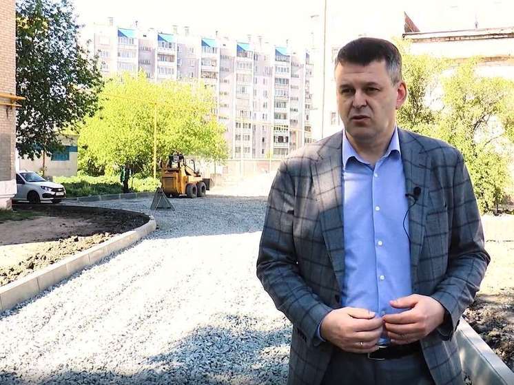 В Челябинске благоустраивают парк Калининского района