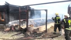 В свердловской деревне Сарапулка огонь уничтожил два дома
