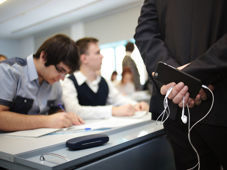Прокуратура проверяет воронежскую школу, где выпускниц заставили снимать белье