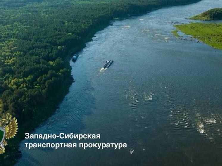 Баржа с грузом получила повреждение в Красноярском крае