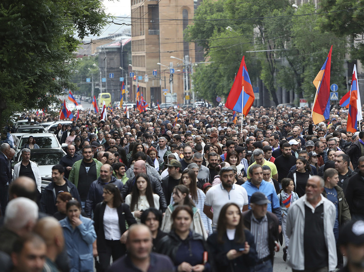 Министр отказался выходить к участникам акции протеста