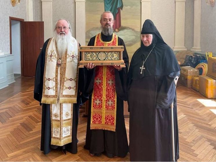 В Орловской области в монастырь передали частицу десницы преподобного Макария Алтайского