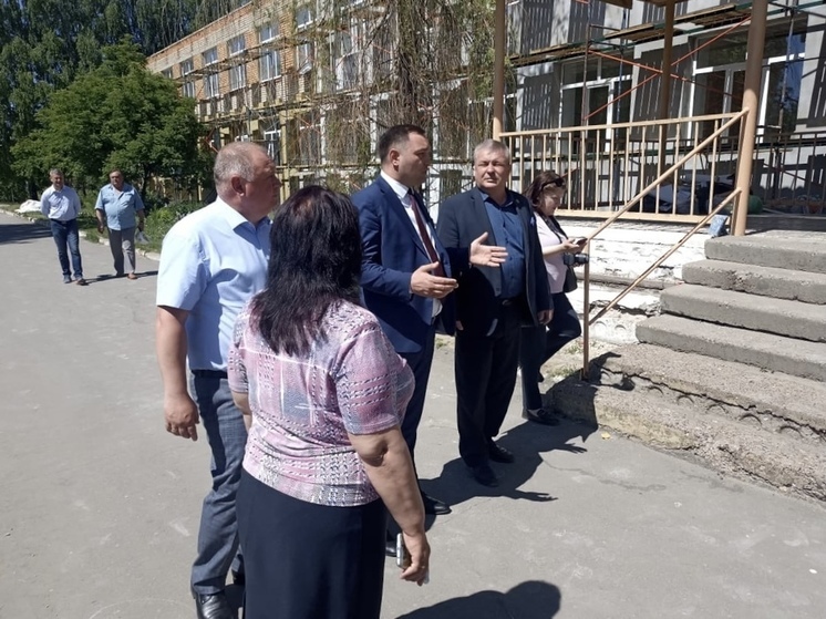 Министр образования Пензенской области проверил капремонт школы в селе Ленино