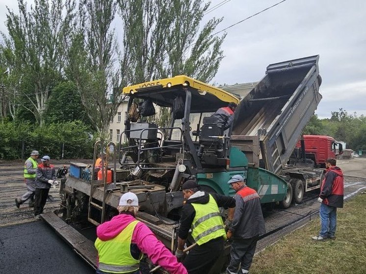 В Ясиноватой проводят масштабные дорожные работы