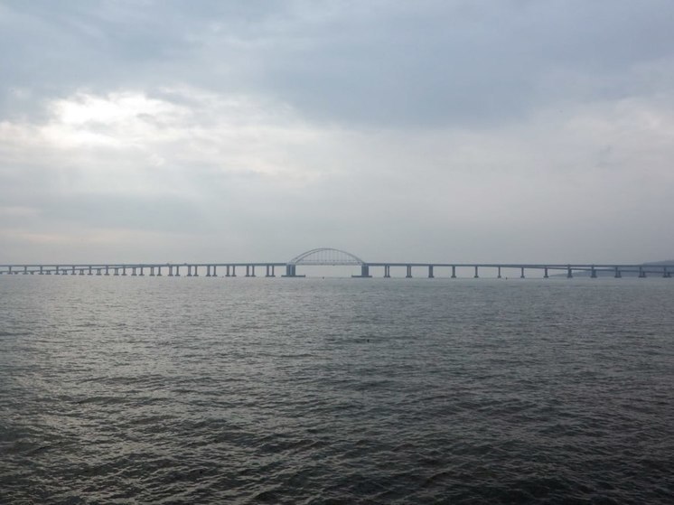 Движение на Крымском мосту временно перекрыто