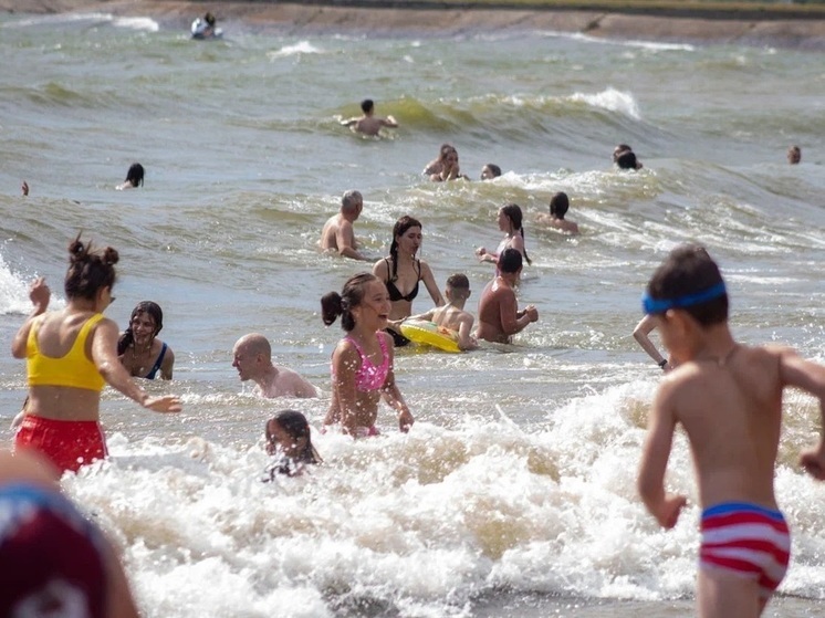 Пробы воды и грунта взяли на проверку на Семейкином острове в Томске