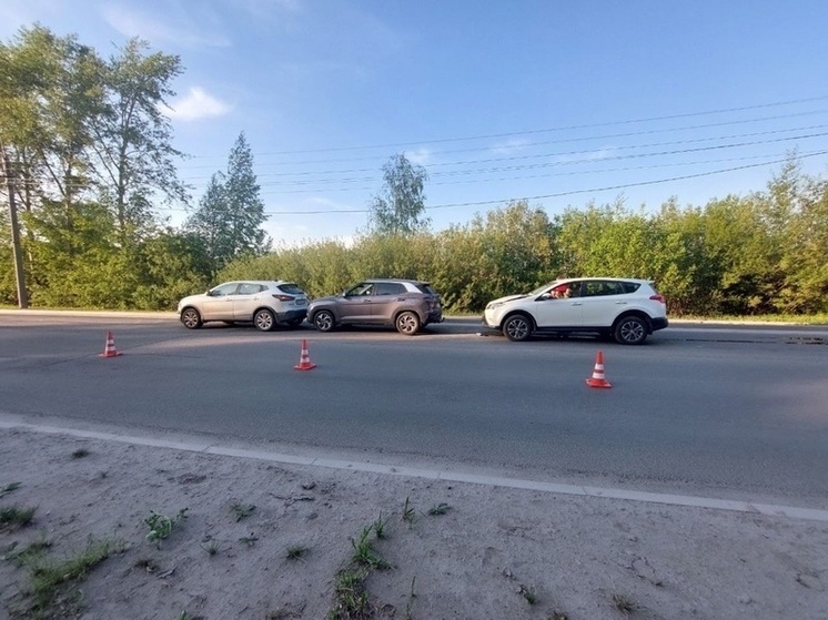 Три автоледи столкнулись в Вологде: пострадали два ребенка