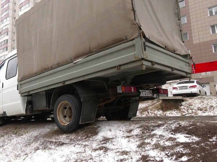 Сургутян штрафуют за неправильную парковку