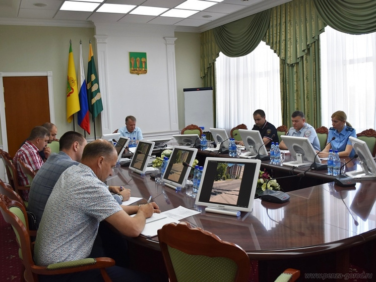 Глава Пензы грозил ресурсникам увеличением штрафов за некачественное восстановление дорог
