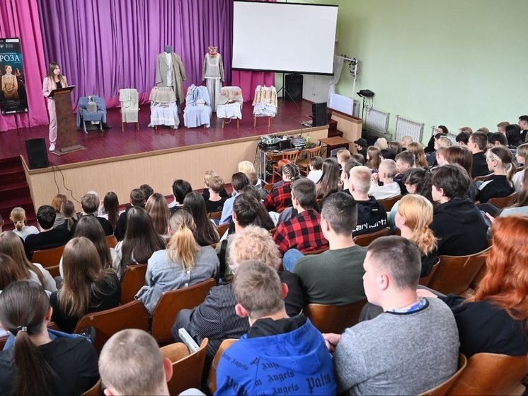 Школьники Тореза и Снежного побывали на репетициях артистов Донецкой муздрамы