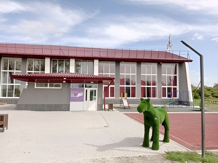 В хуторе Черноморский активно ремонтируют Дом культуры