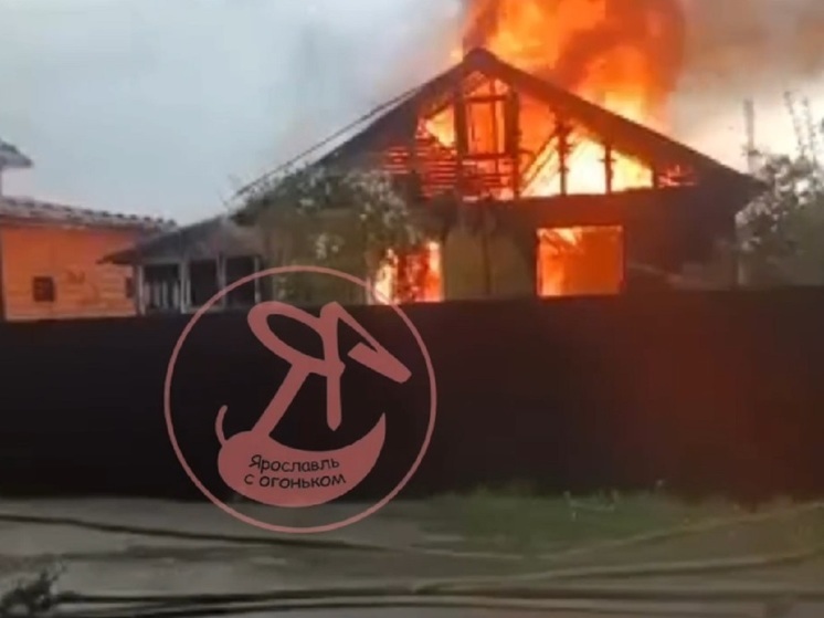 В Ярославской области из-за грозы сгорел дом