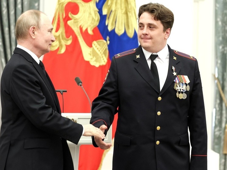Владимир Путин вручил госнаграду подполковнику из ДНР
