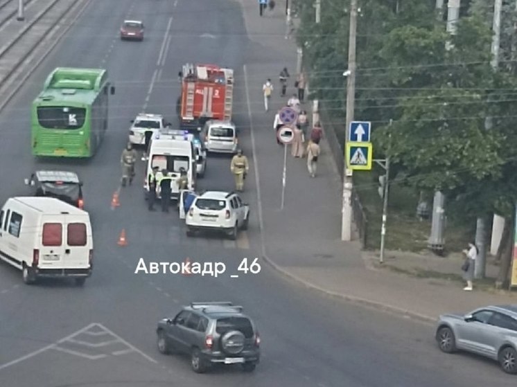 Водитель внедорожника сбил женщину на переходе в центре Курска