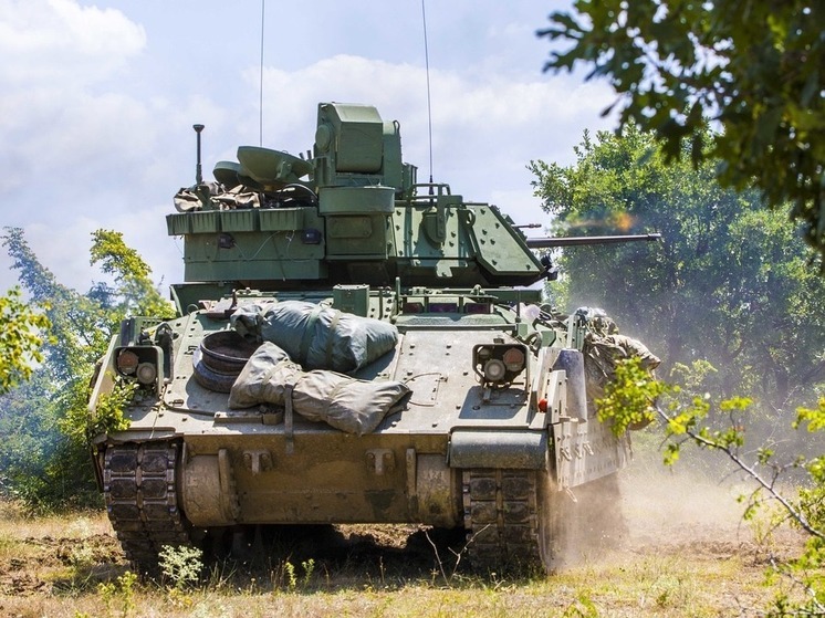 Mash показал видео, как российский боец в одиночку уничтожил четыре БМП Bradley