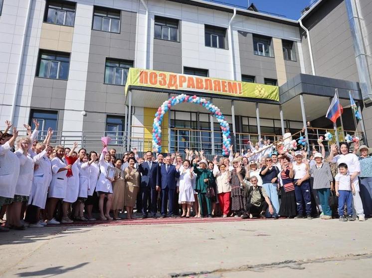 В поселке Усть-Мая новое здание районной больницы
