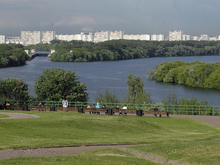 Синоптик Тишковец: вода в Москве-реке нагрелась до показателя в 21 градус по Цельсию