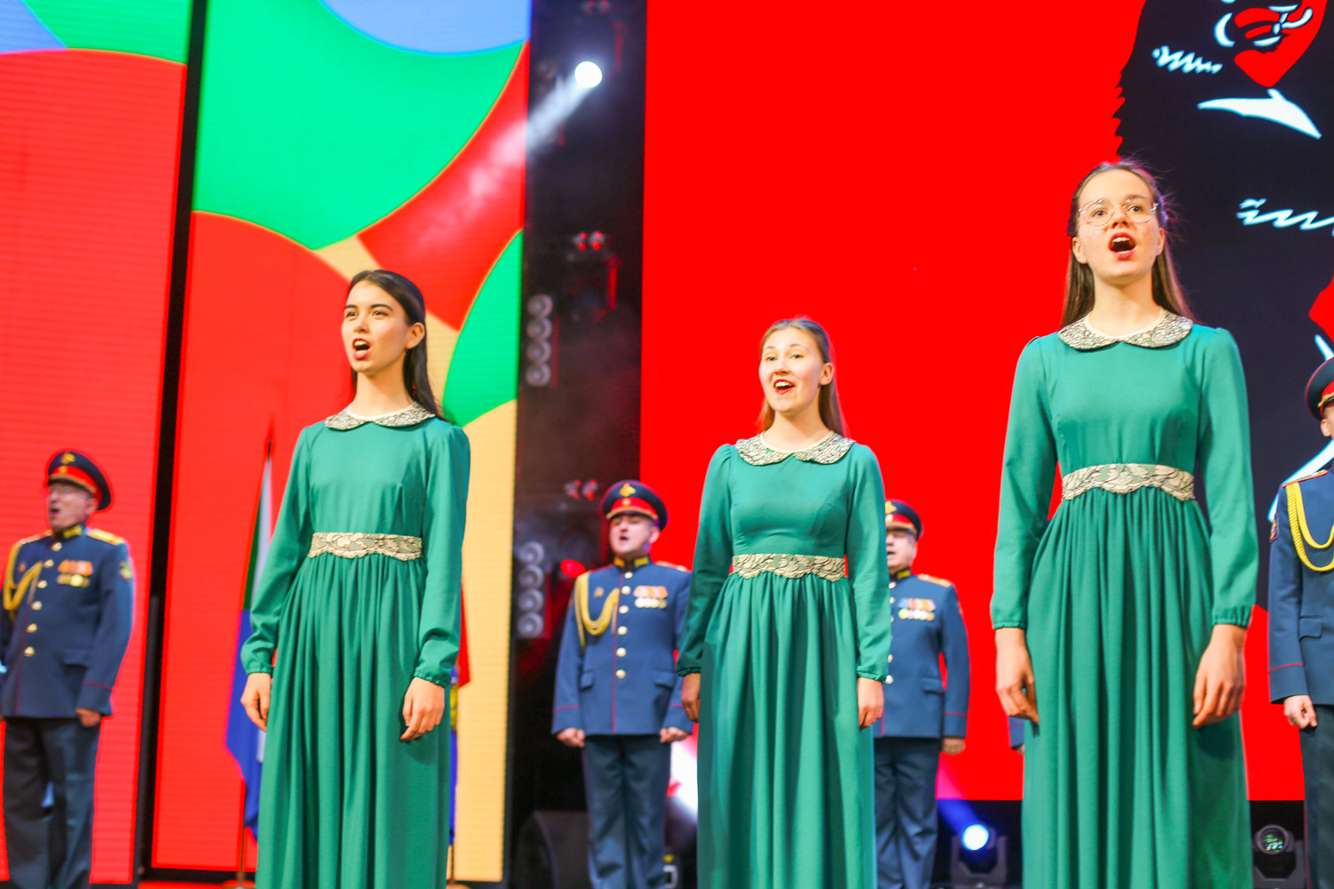 Торжественное собрание, посвященное 166-й годовщине со дня основания Хабаровска, в лицах: фото 