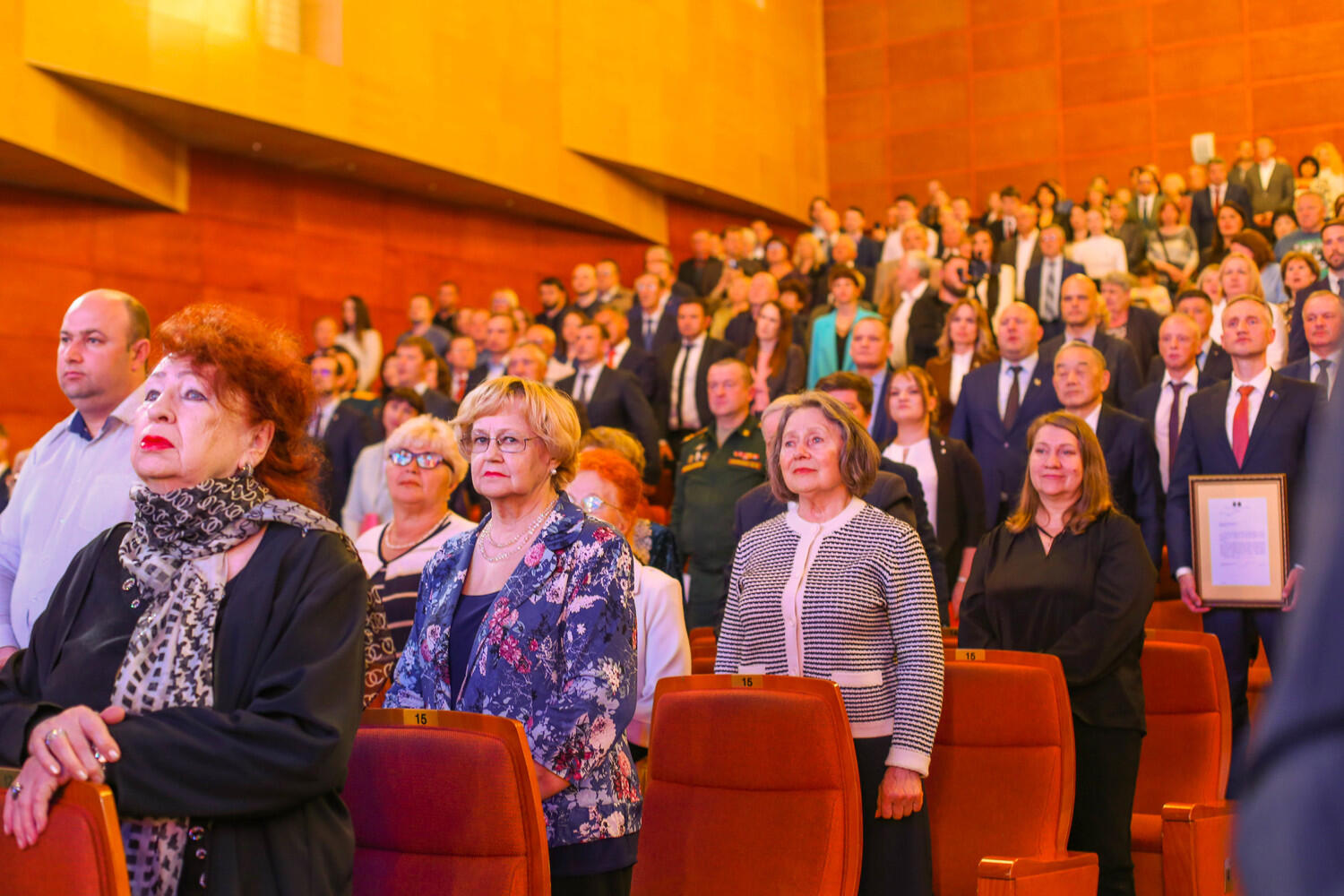 Торжественное собрание, посвященное 166-й годовщине со дня основания Хабаровска, в лицах: фото 