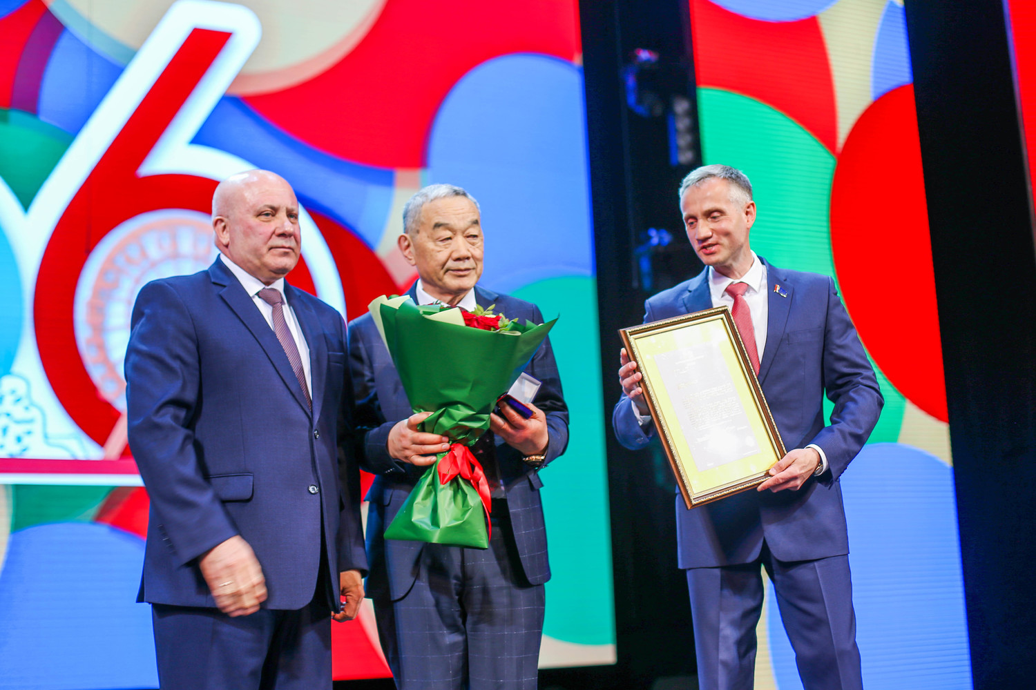 Торжественное собрание, посвященное 166-й годовщине со дня основания Хабаровска, в лицах: фото 