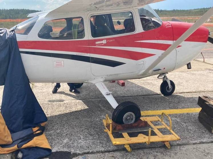 В аэропорту «Мурманск» у самолета при взлете лопнула покрышка
