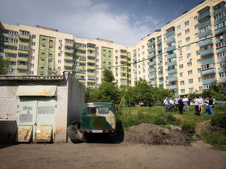 Мэр Курска Игорь Куцак провёл выездное совещание на проспекте Хрущёва, где находится трансформаторная подстанция №939