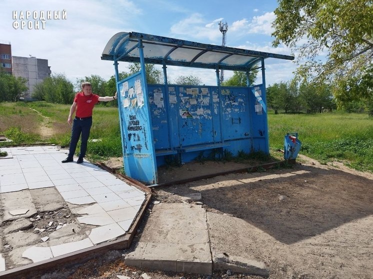«Пизанская» остановка: в Авиагородке под Оренбургом обнаружен покосившийся павильон