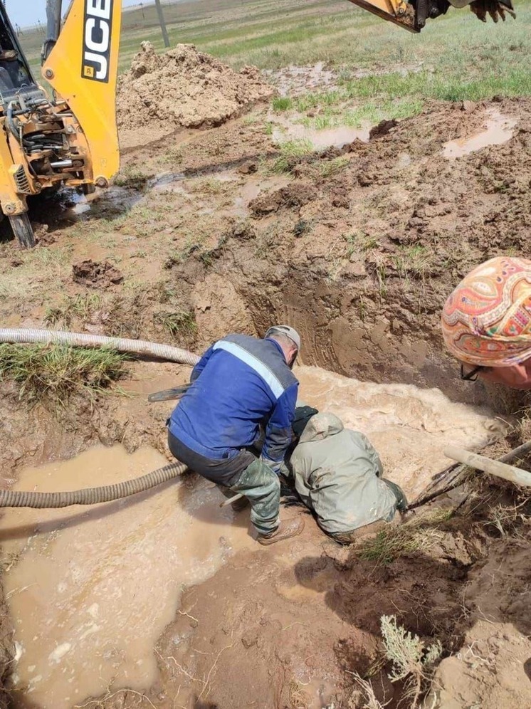 Элистинцам отключили воду