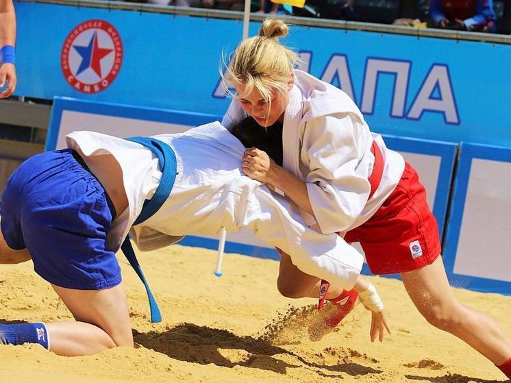 В Анапе начался чемпионат ЮФО по пляжному самбо
