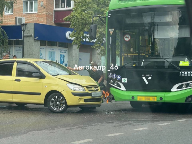 В Курске столкнулись Hyundai и Volgabus