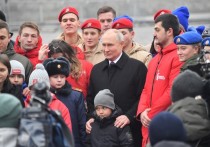 Владимир Путин заявил о приоритетном внимании российской власти к "вопросам воспитания детей" и "укрепления семейных ценностей"