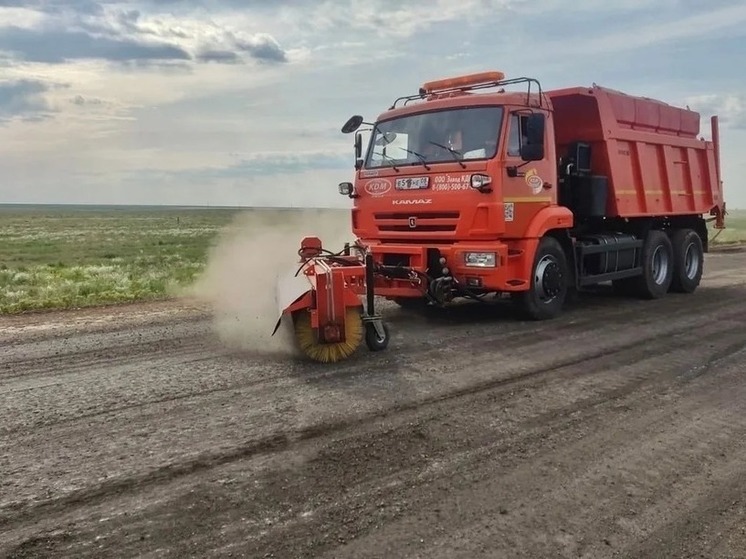 В Калмыкии продолжают ремонт дороги Яшалта-Соленое-Дивное