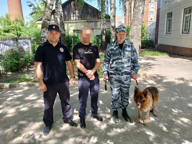 На улице Ленина в Рязани задержали находящегося в розыске мужчину