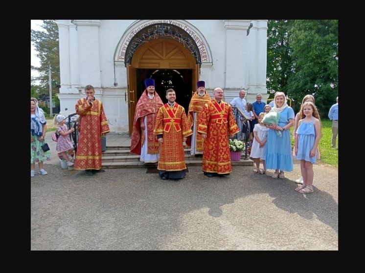 В селе Бронница митрополит Лев совершил Литургию