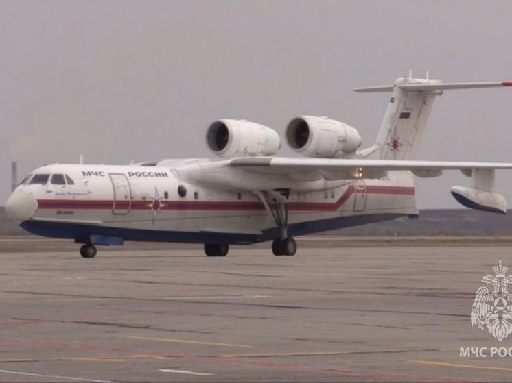 Самолёт-амфибия Бе-200 и вертолёт Ми-8 начали дежурить в Забайкалье