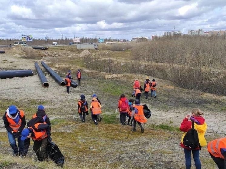 В Новом Уренгое первые подростковые отряды приступили к работе