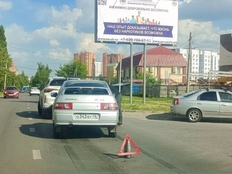 В Северо-западном микрорайоне Курска столкнулись два автомобиля