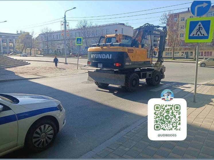 На Сахалине экскаватор сбил женщину на пешеходном переходе
