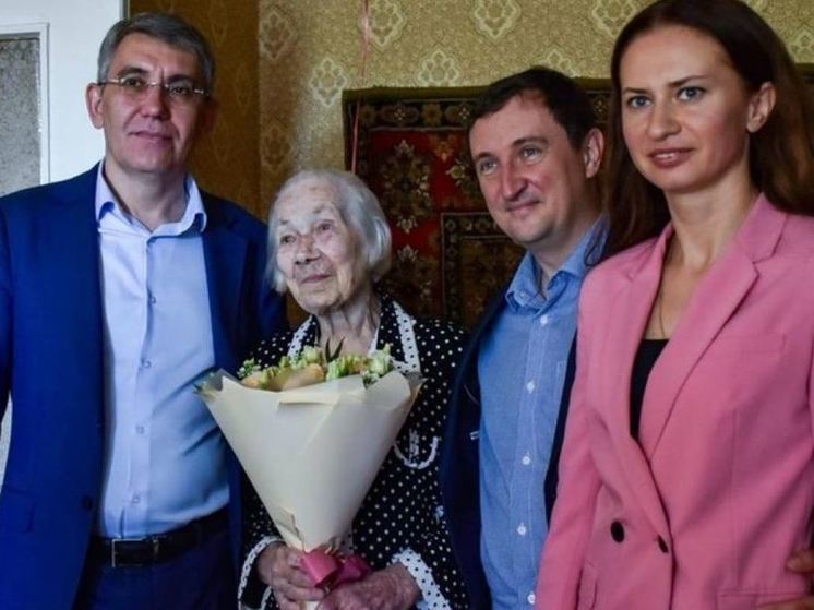 Дмитрий Миляев поздравил фронтовую медсестру из Тулы со 101-летием