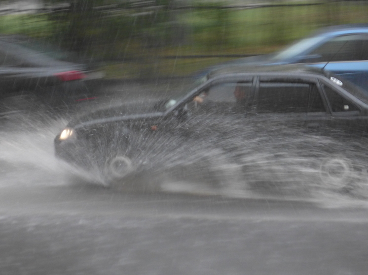 МЧС выпустило экстренное предупреждение из-за грозы