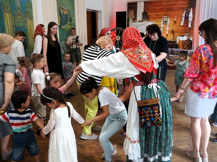 В Орле воспитанников центра соцпомощи научили народным играм