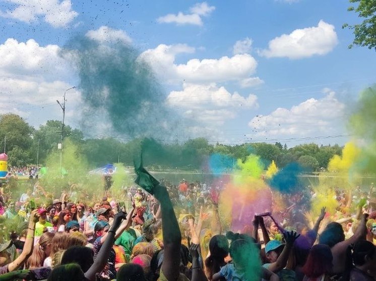 В Ессентуках прошел фестиваль красок Холи