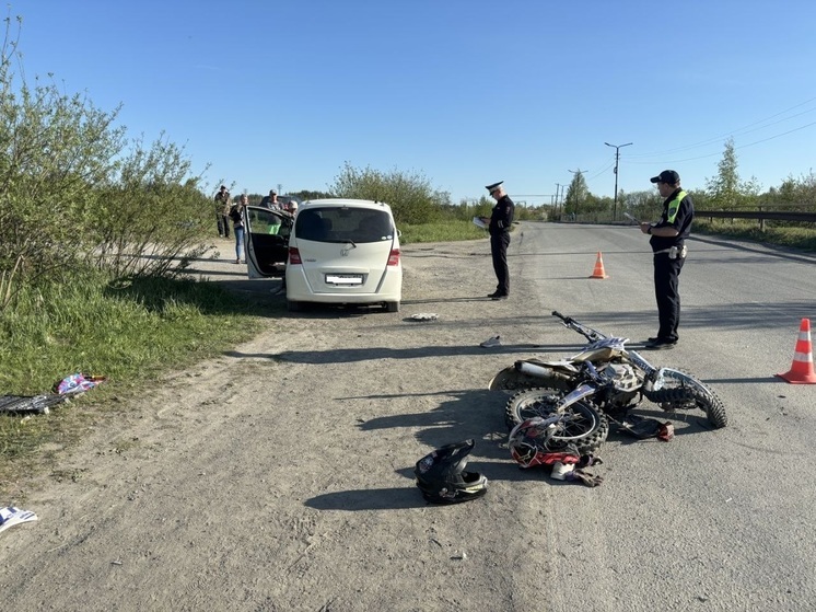 Подростки на мотоцикле столкнулись с автомобилем в поселке Билимбай