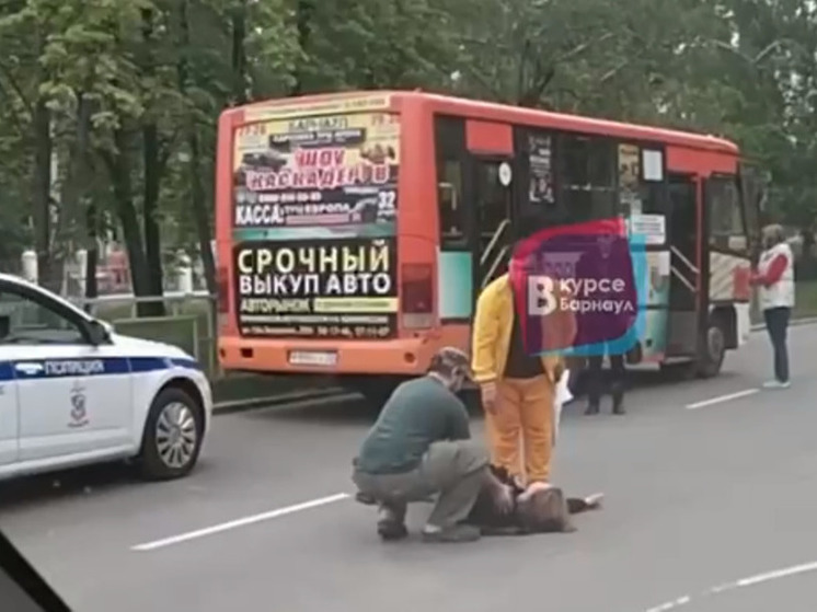 В Барнауле автобус сбил подростка