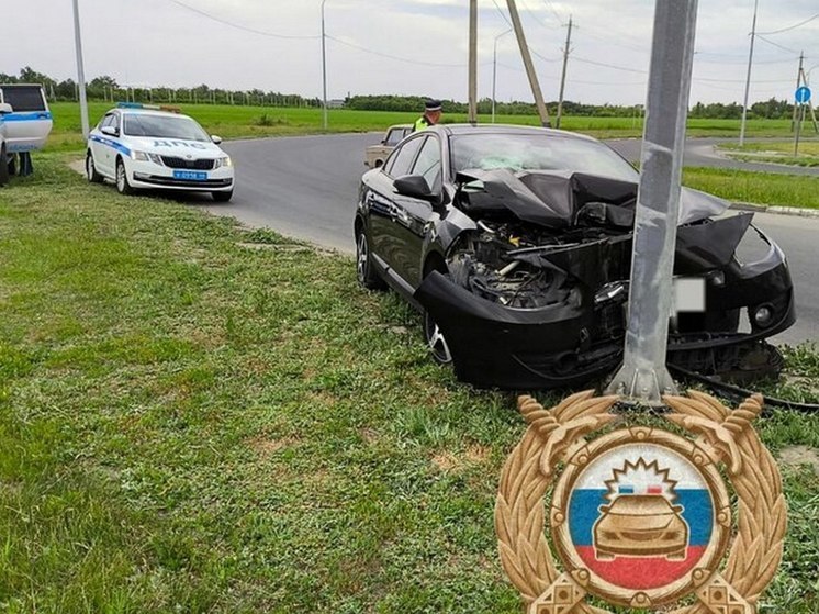 Под Балаково младенец пострадал в ДТП с "Рено" и столбом