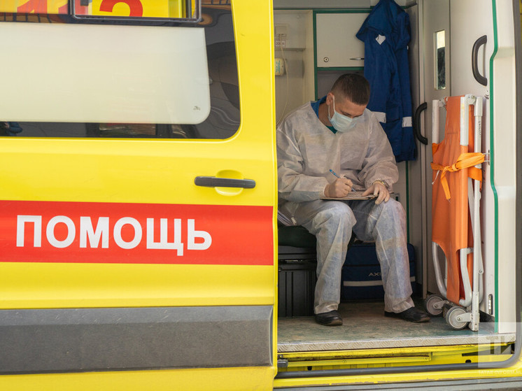 Человек был зажат в салоне вылетевшего с трассы авто в Татарстане