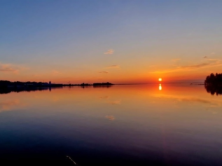 Власти Петрозаводска заявили о запрете купания в городе на Онежском озере