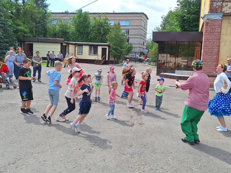Дети сотрудников областного УФСИН отметили первый день лета ярким праздником и подарками